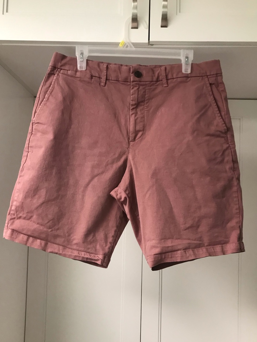 Men's Gap Classic Chino Shorts in Dusty Rose W34